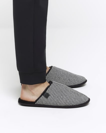 Black dogtooth slippers
