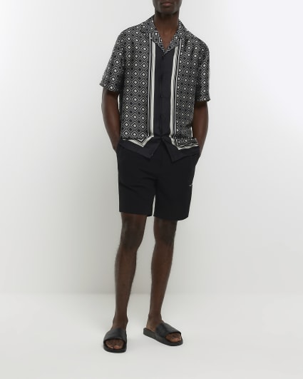 Black regular fit geo print revere shir