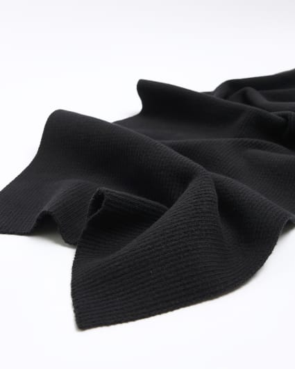 Black knitted scarf