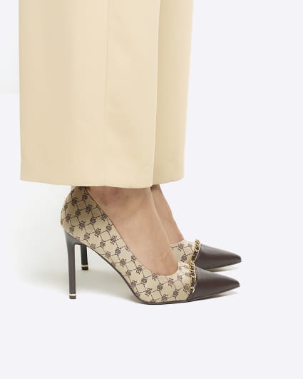 Brown jacquard monogram heeled court shoes