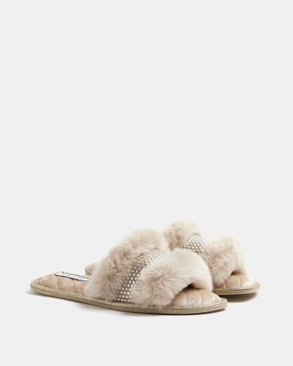 Cream faux fur slipper and bag set