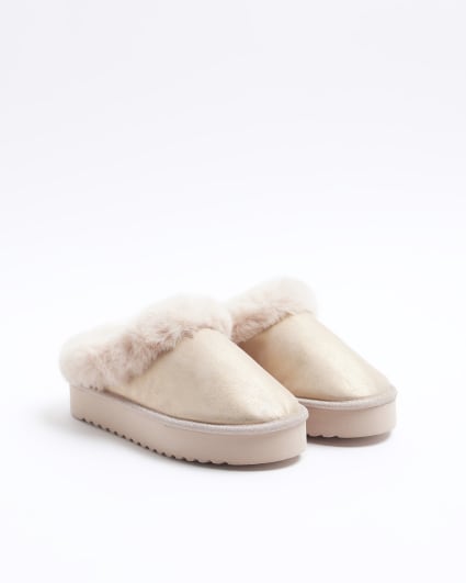 Pink faux fur platform slippers