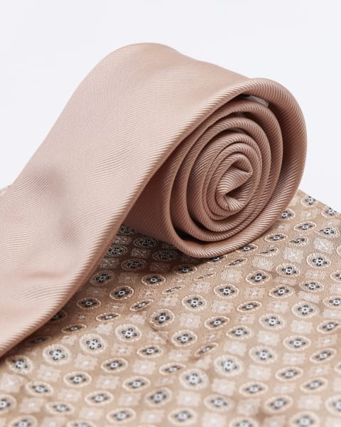 Pink twill geometric tie and hank set