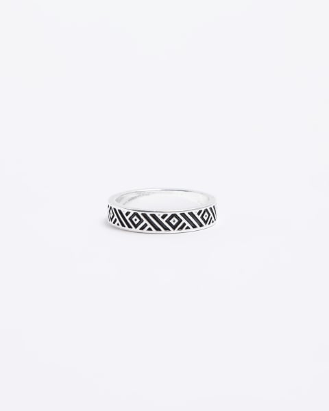 Silver colour engraved band ring