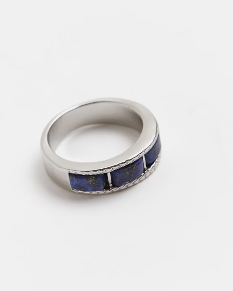 Blue stone detail ring