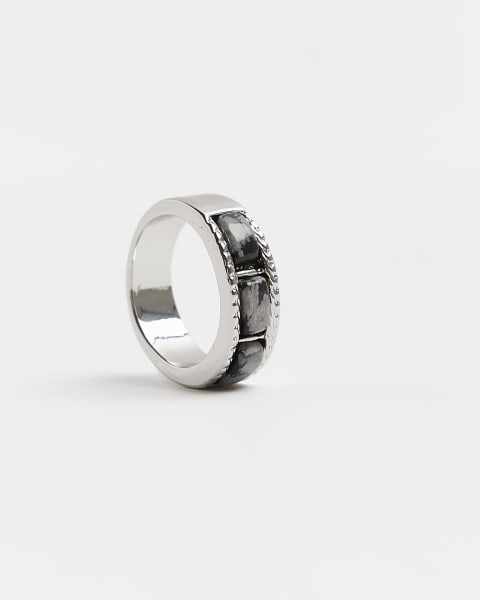 Black stone detail ring