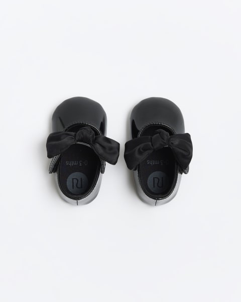Baby girls black patent bow shoes