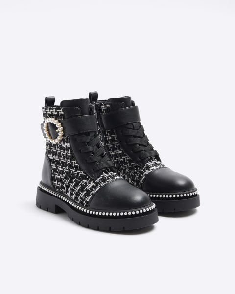 Girls black boucle pearl buckle boots