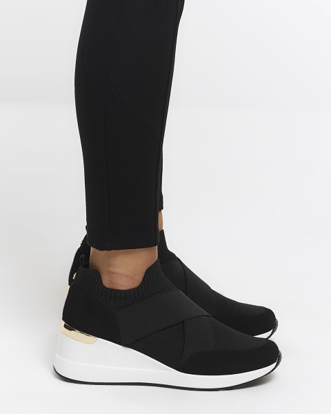Black knitted wedge shoes