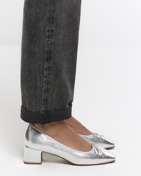 Silver bow heeled court shoes