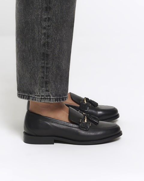 Black tassel leather loafers