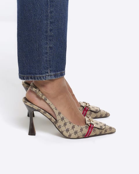 Beige RI monogram chain heeled court shoes