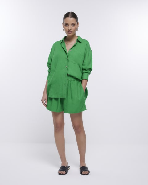 Green shorts with linen