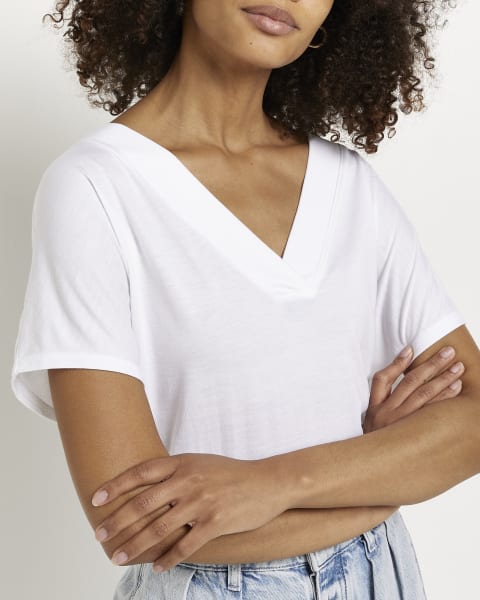 White v-neck t-shirt