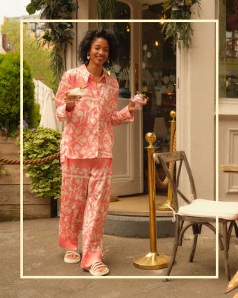 Pyjama dressing shop