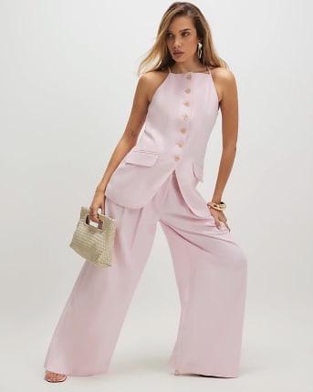 The Guest's Guide: What to Wear to a Graduation