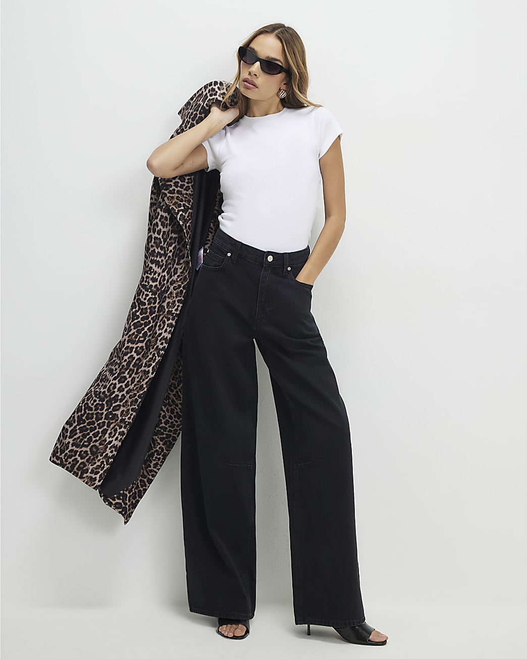 Black Classic Barrel Jeans