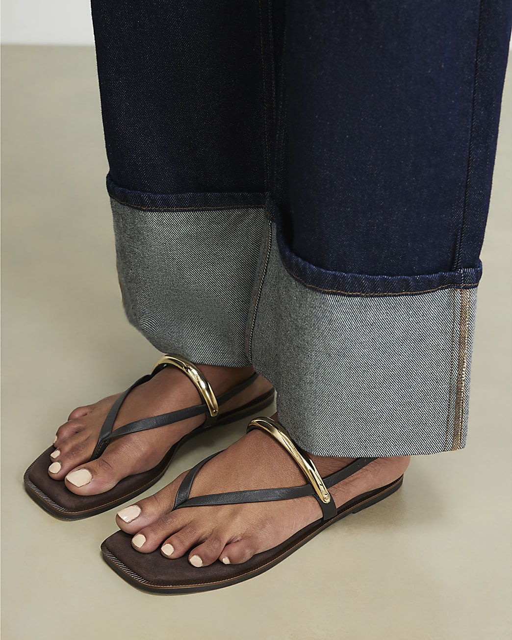 Brown Leather Toe Thong Bangle Flat Sandals