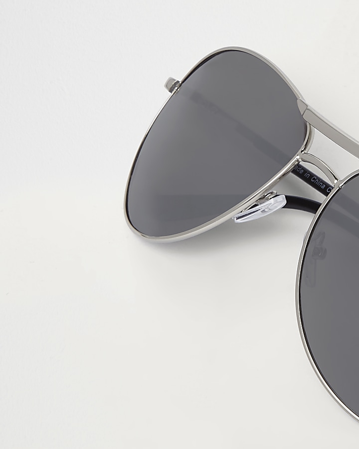 Silver tone aviator mirror sunglasses