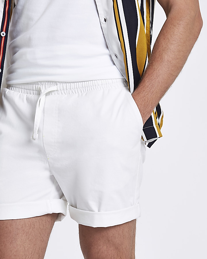 White drawstring pull on shorts