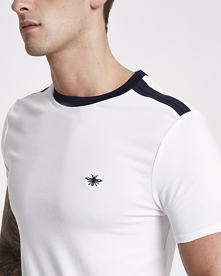 White muscle fit wasp embroidery T-shirt