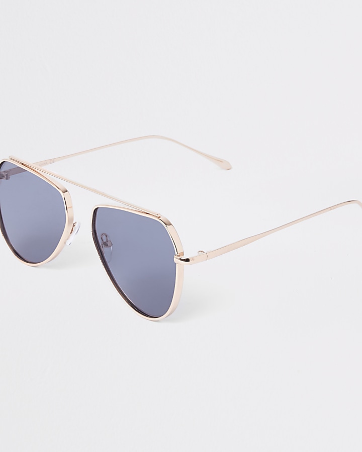 Gold tone aviator style sunglasses