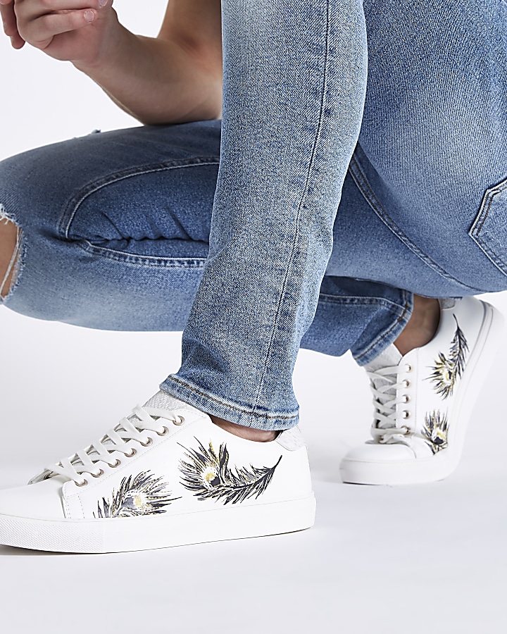 White feather print low top cupsole trainers
