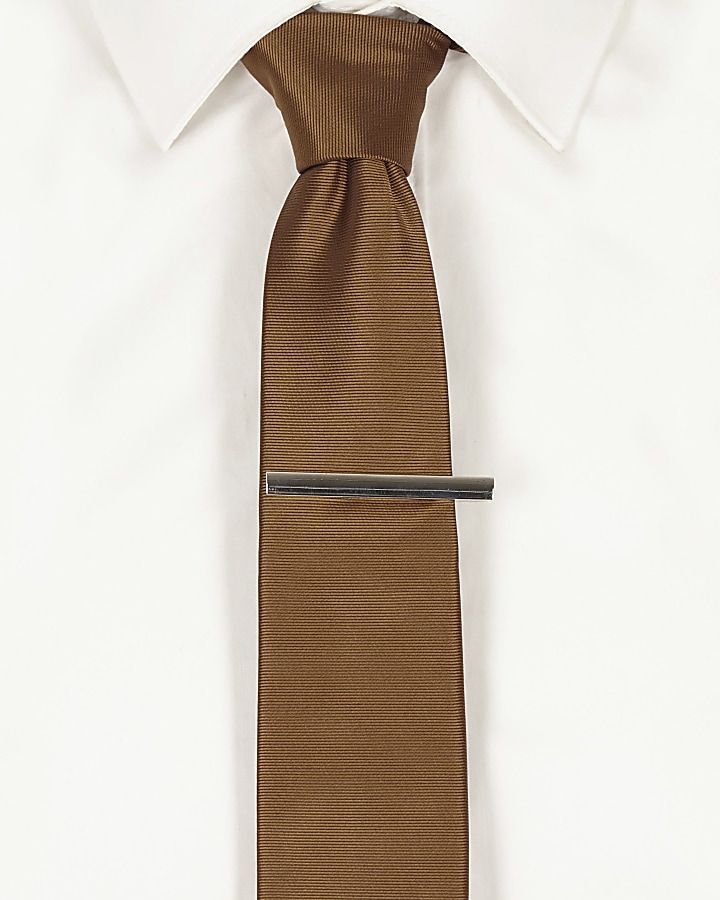 Brown textured tie and tie clip