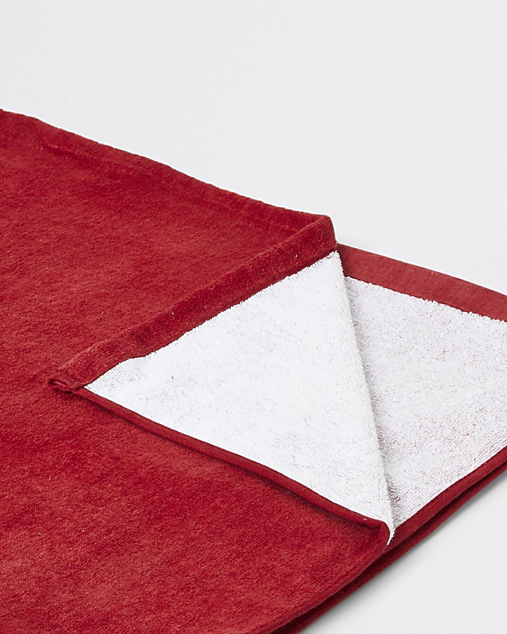 Levi’s red logo towel