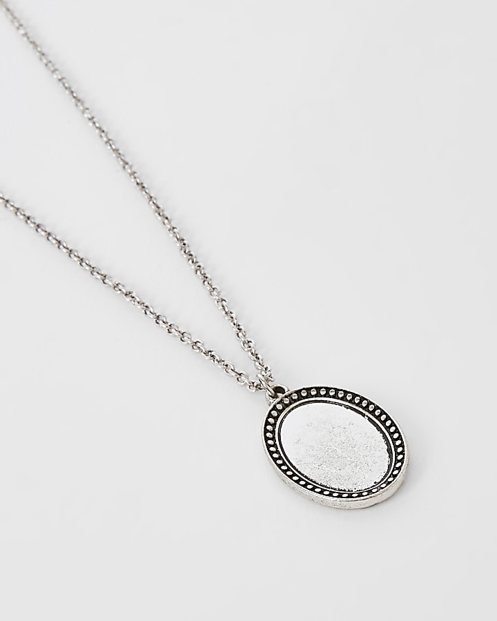 Silver tone oval necklace