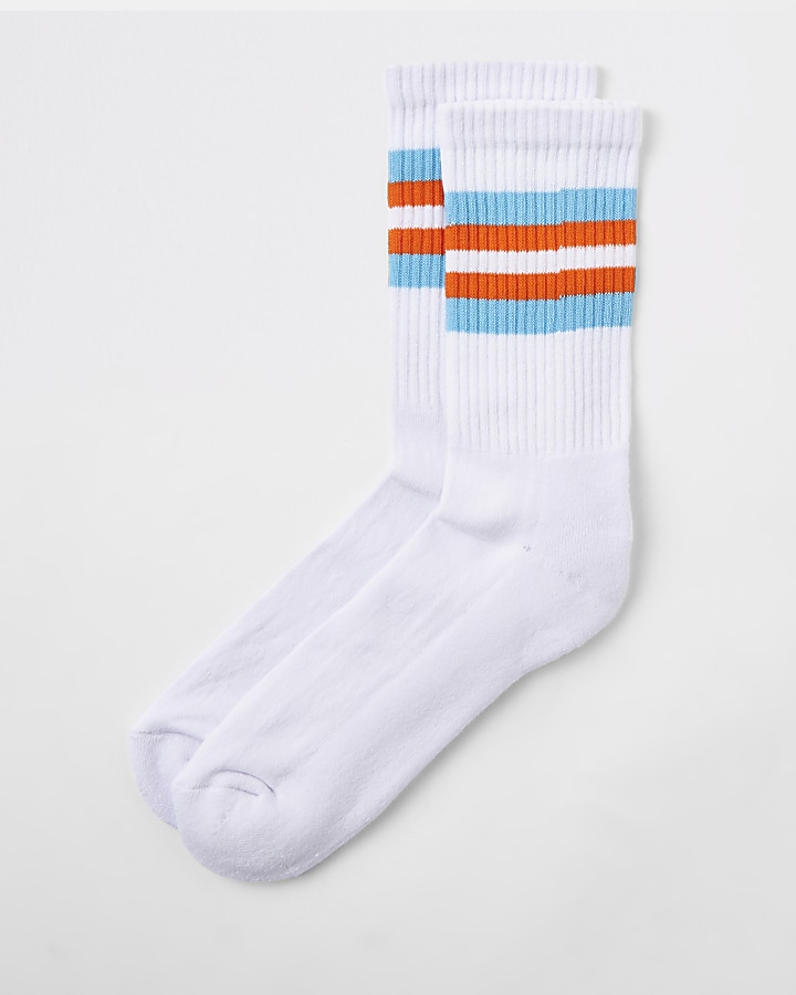 White stripe trim tube socks