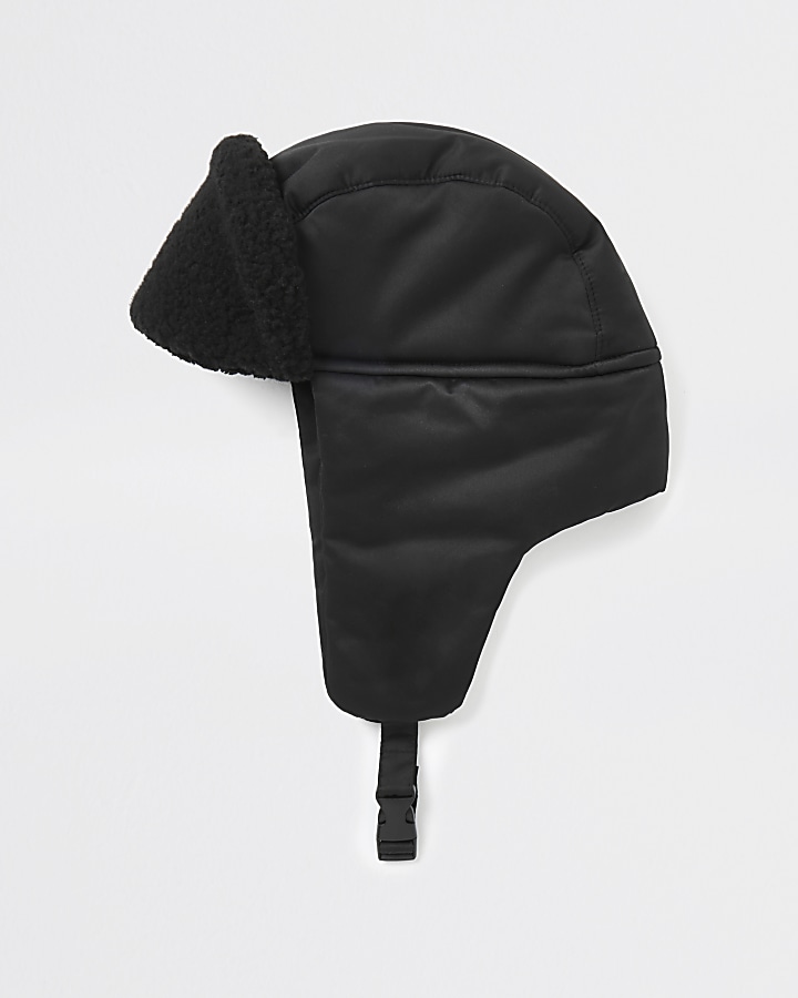 Black borg trim trapper hat