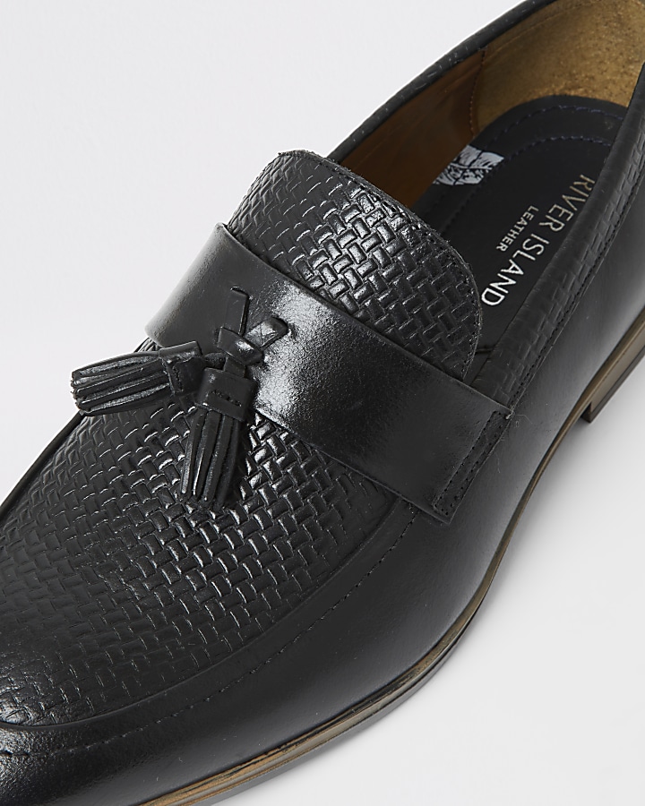 Black leather textured tassel loafers