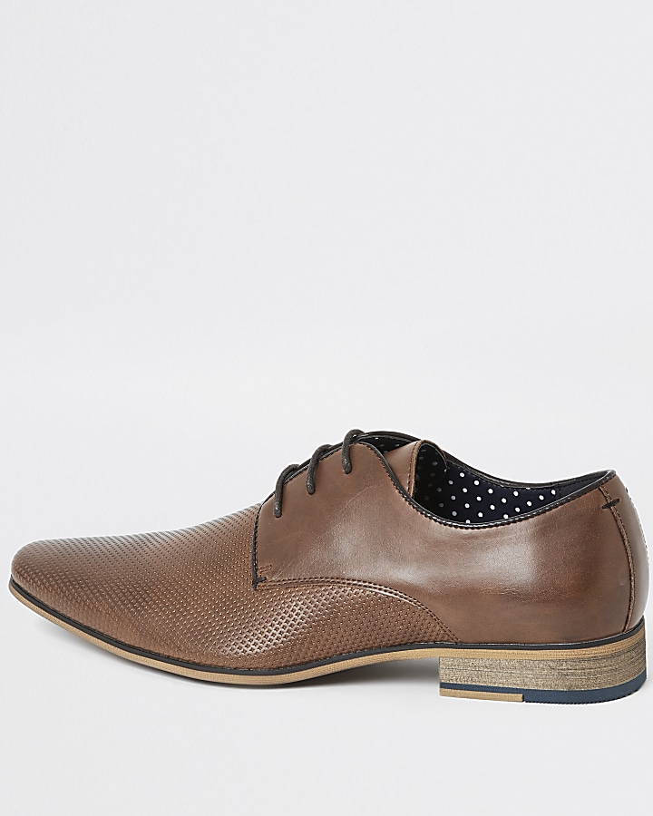 Mid brown textured derby shoes