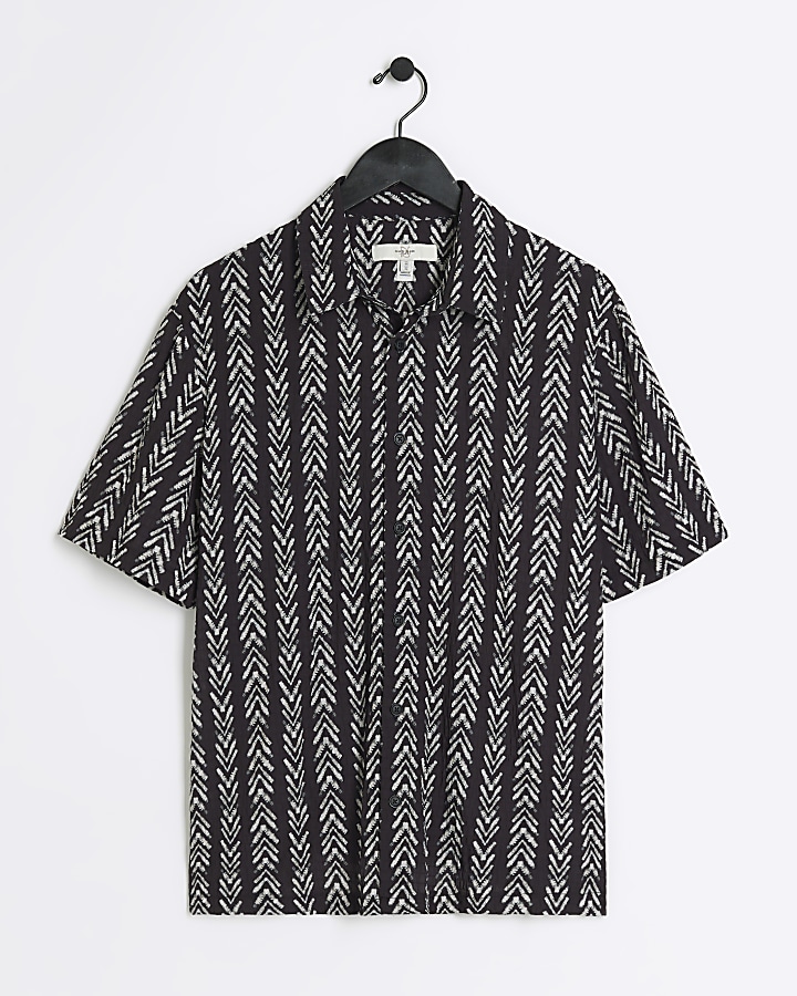 Black regular fit crinkle arrow print shirt
