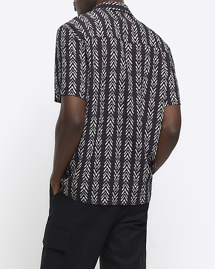 Black regular fit crinkle arrow print shirt