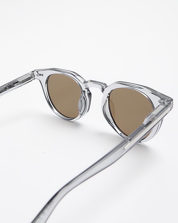 Grey round sunglasses