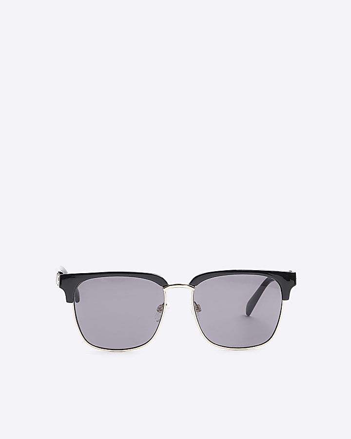 Black square sunglasses