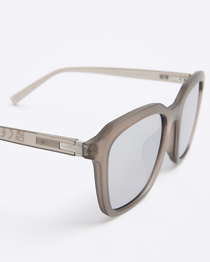 Grey mirror lenses square sunglasses