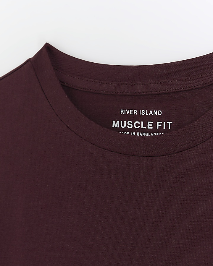 Red muscle fit tshirt River Island