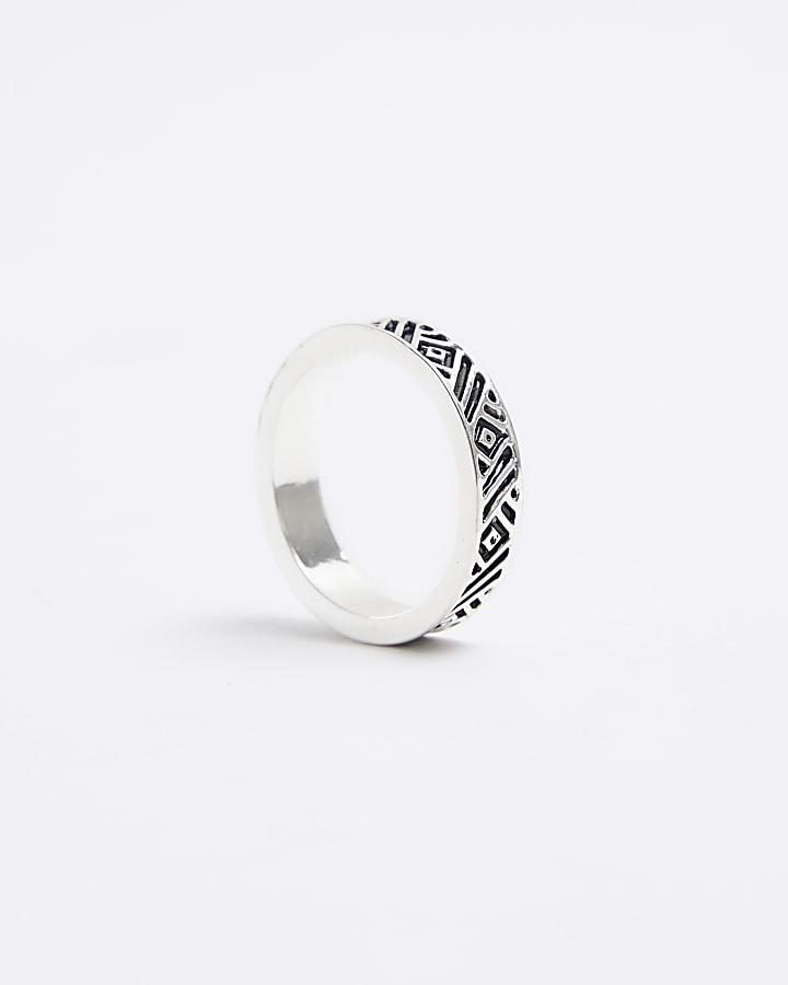 Silver colour pattern ring