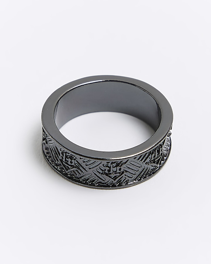 Metal textured ring