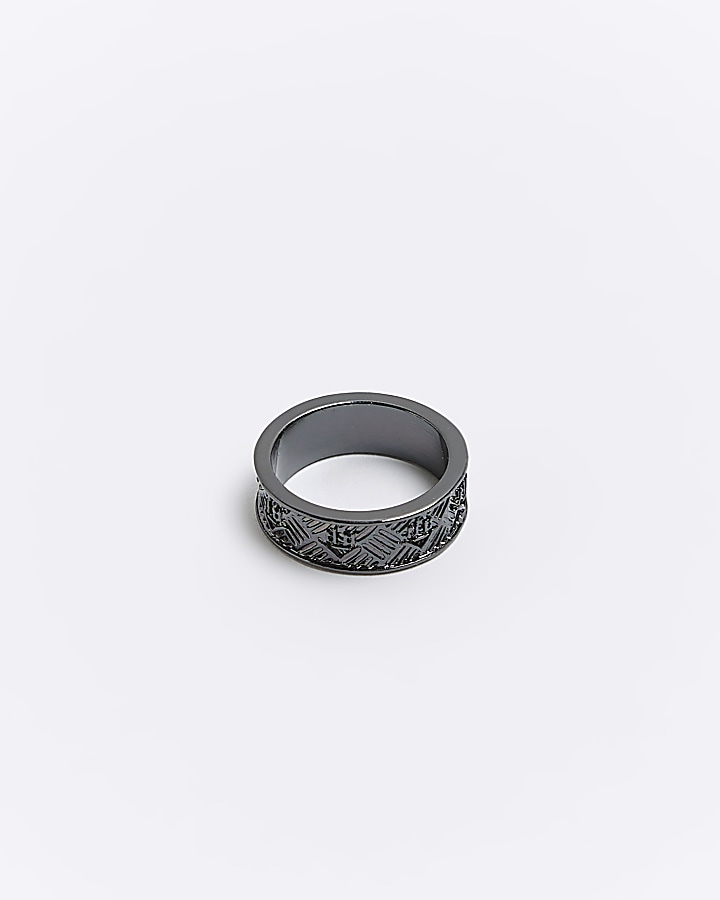 Metal textured ring