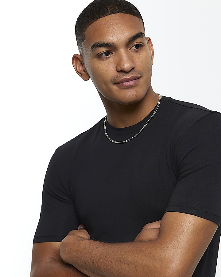 Black muscle fit tshirt River Island