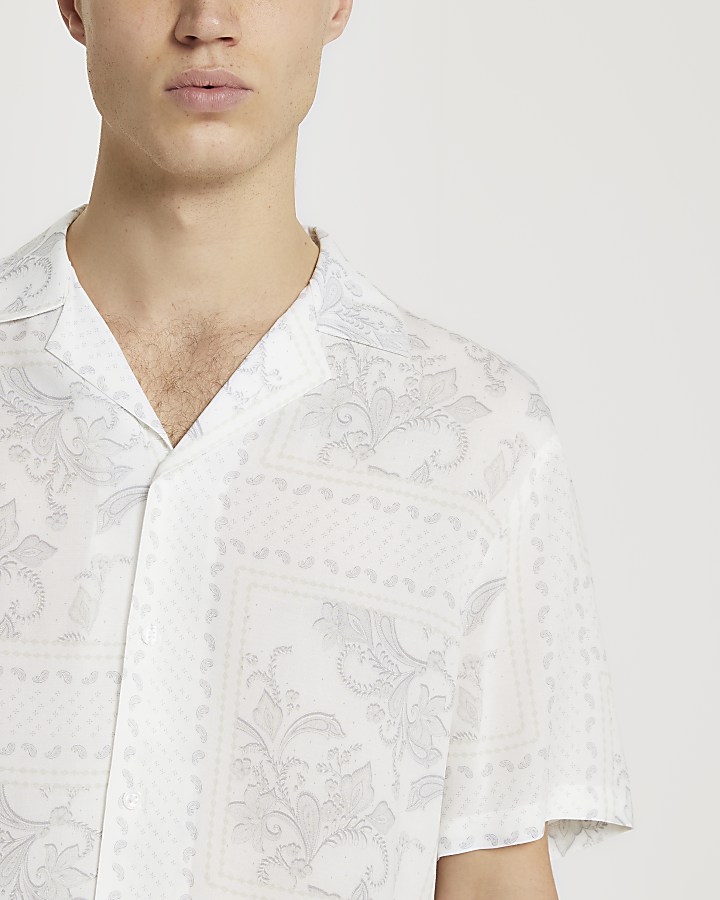 White washed paisley print short sleeve shirt