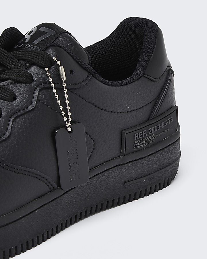 Black low court trainers