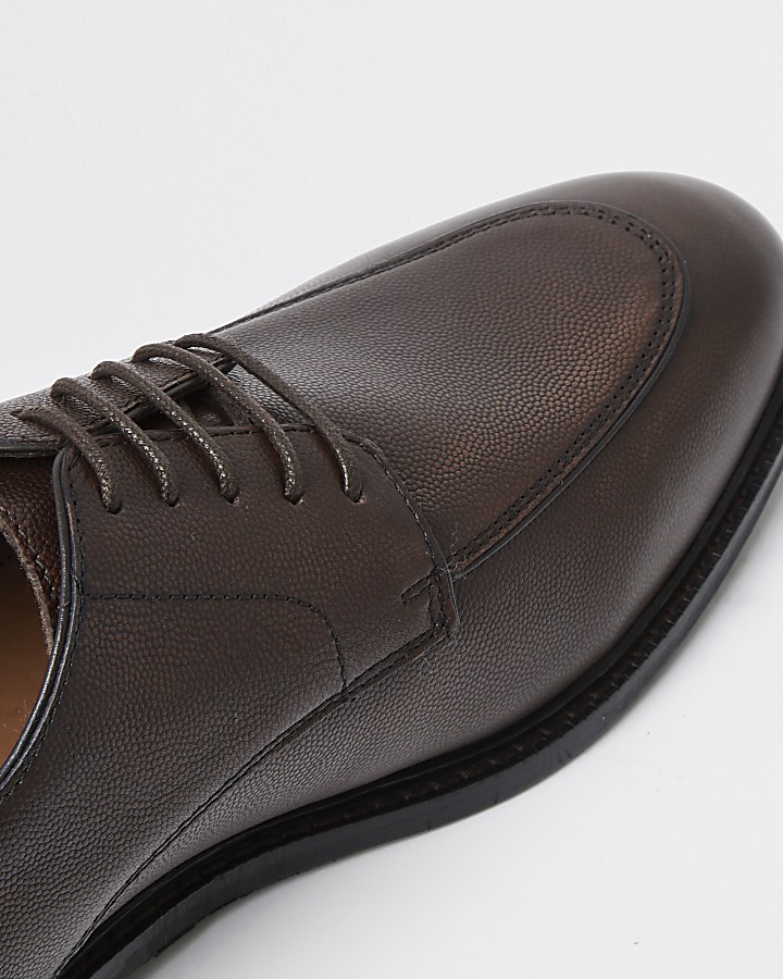 Brown leather lace-up emboss derby shoes