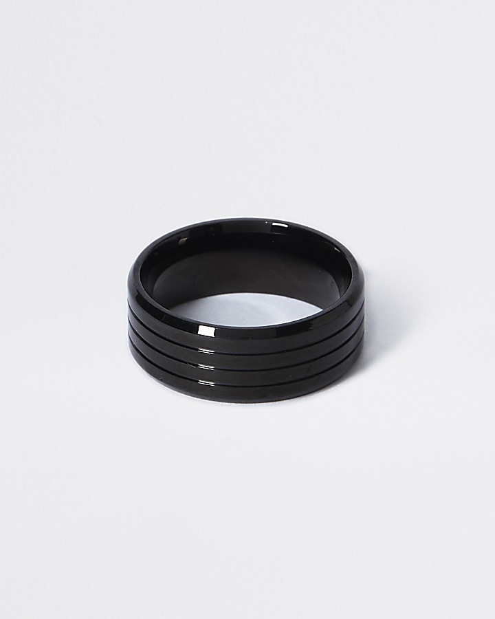 Black ridged ring