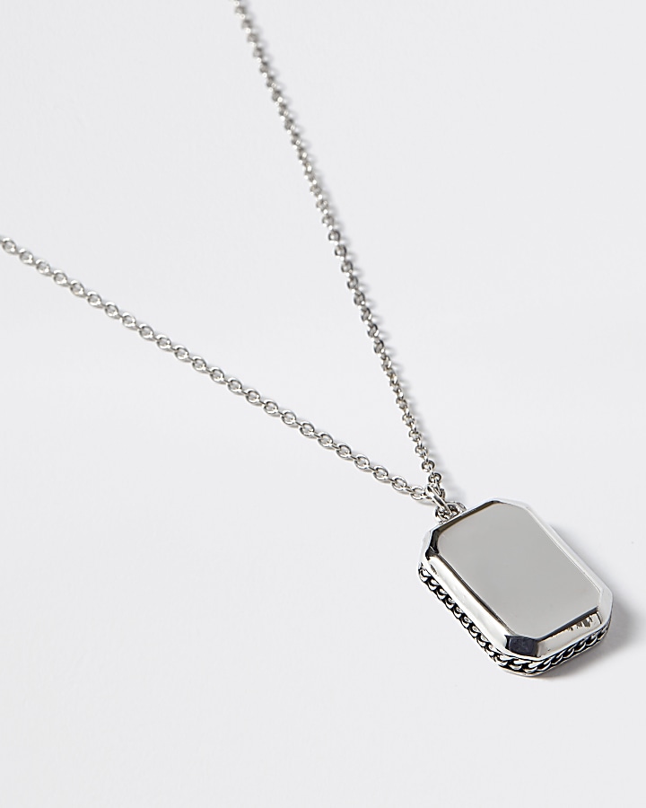 Silver colour chain edge pendant necklace