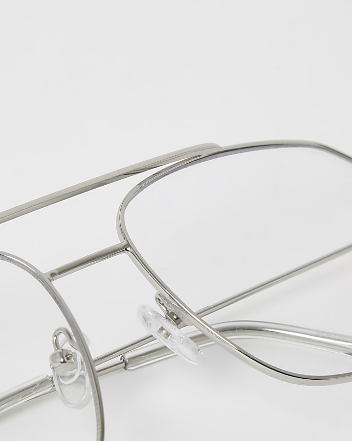 Silver aviator frame glasses